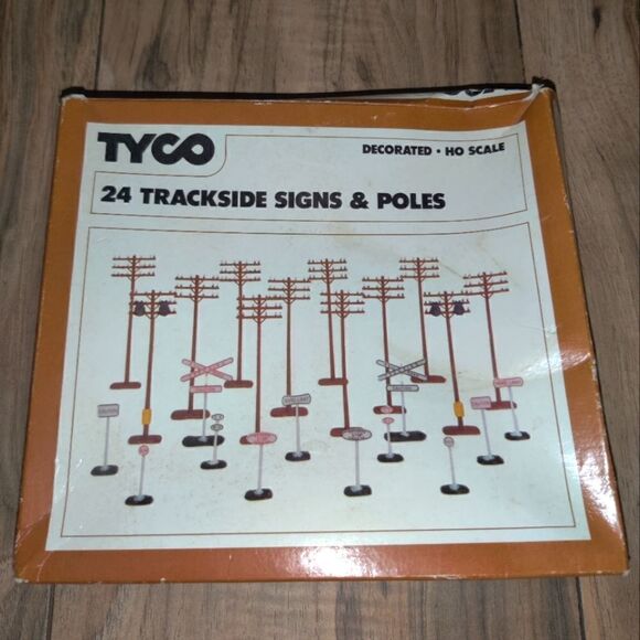 TYCO HO Scale 24 Trackside Signs & Poles #904 - Picture 2 of 8